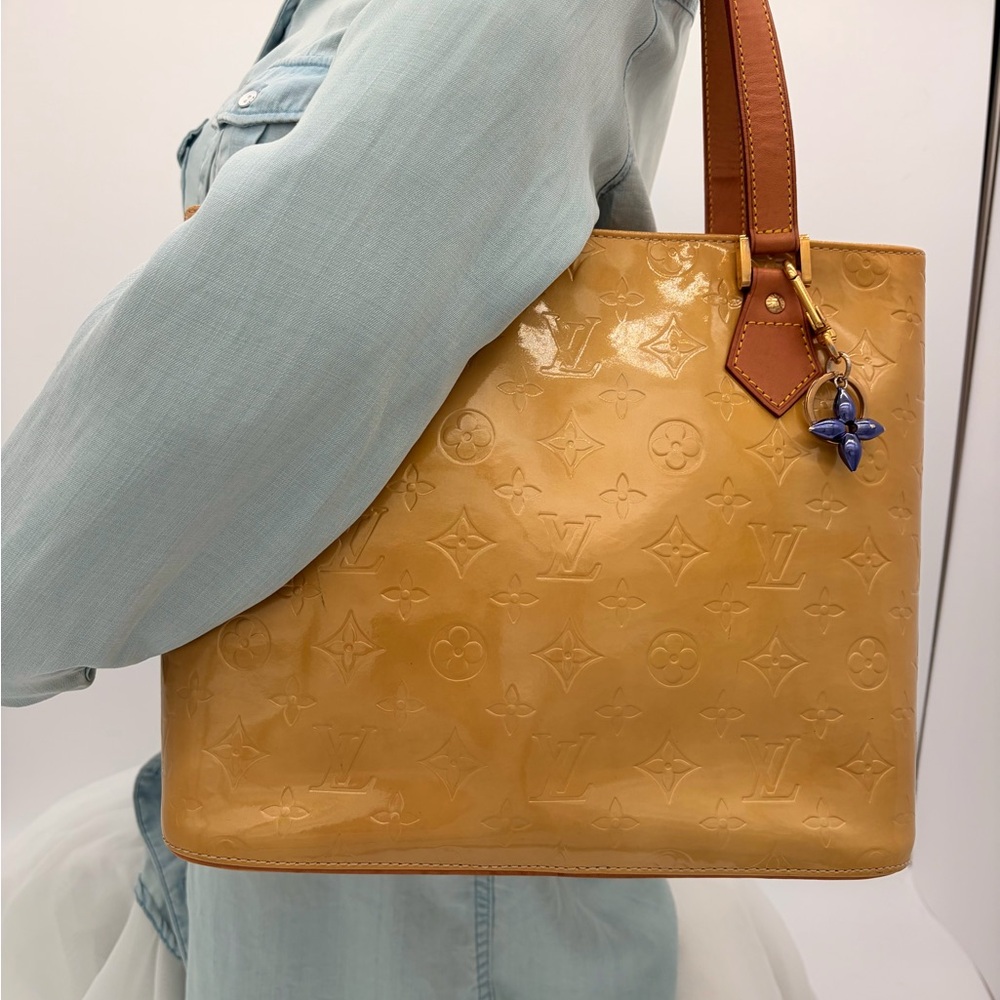 Louis Vuitton Vernis Houston w/authentic Louis Vuitton bag charm